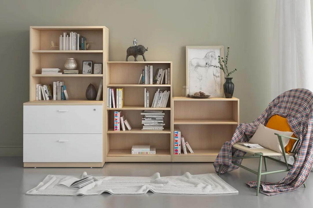 La estantería de madera de M&W