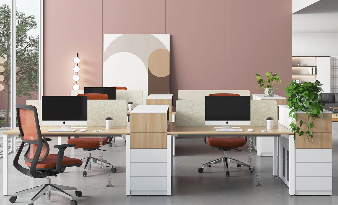 Solución de diseño de escritorios y sillas para el área de empleados