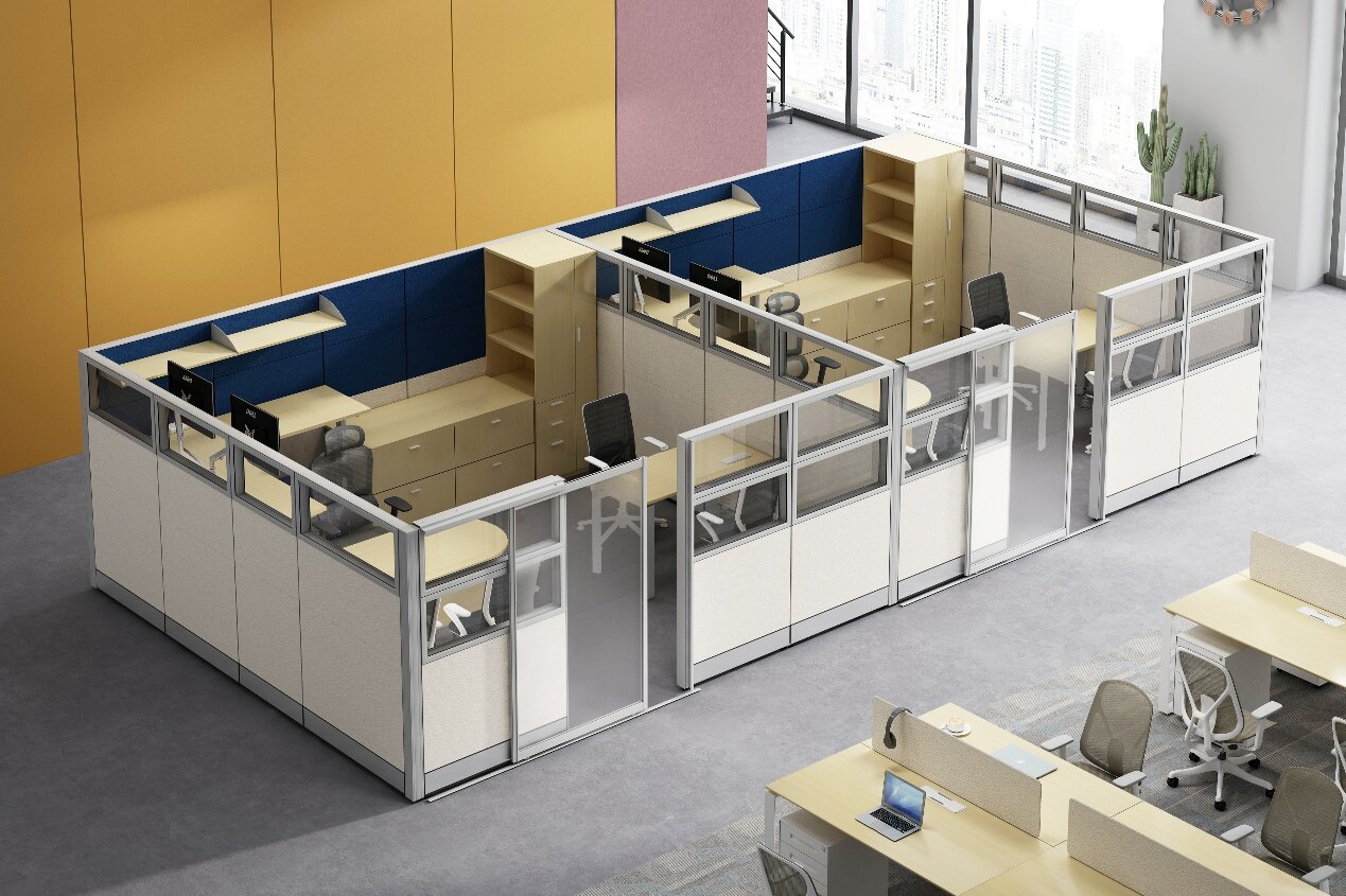 puesto de trabajo en cubículo de oficina