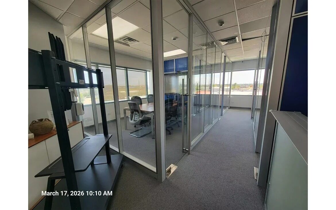 Mampara de cristal para oficinas M&W